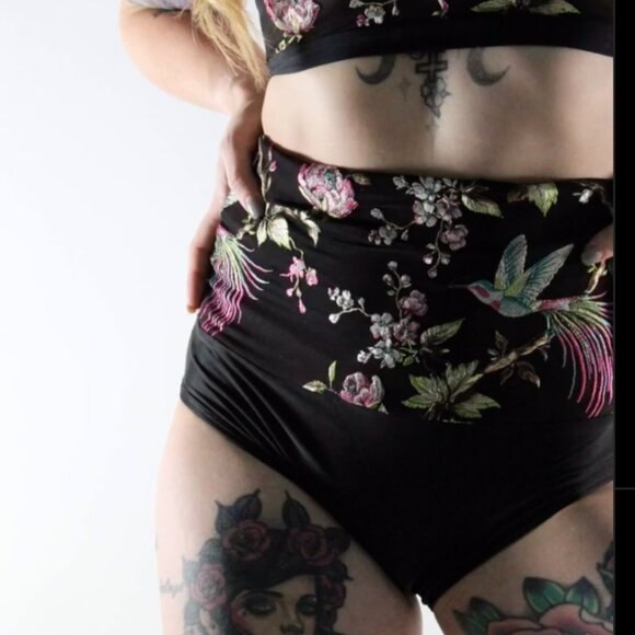 NWOT Bendy Brand Hummingbird Shorts - Black - Size S (Fits XS-S) - Picture 4 of 14